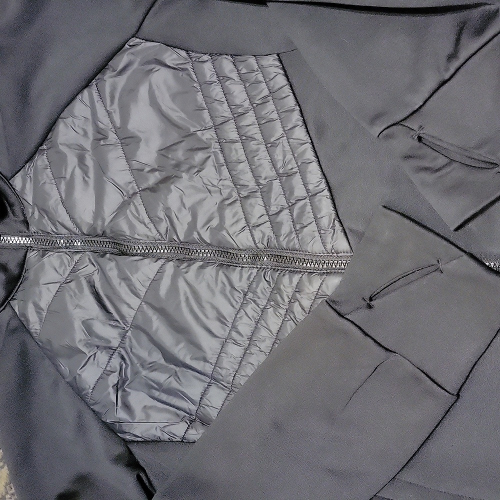 All in motion size XL zip up jacket, thumb slots, pockets zip quilted panels - Picture 7 of 8